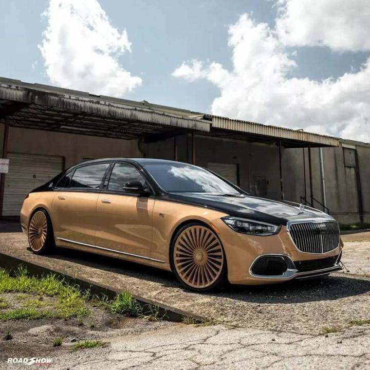 После тюнинга, огромный седан Maybach S680 стало не узнать