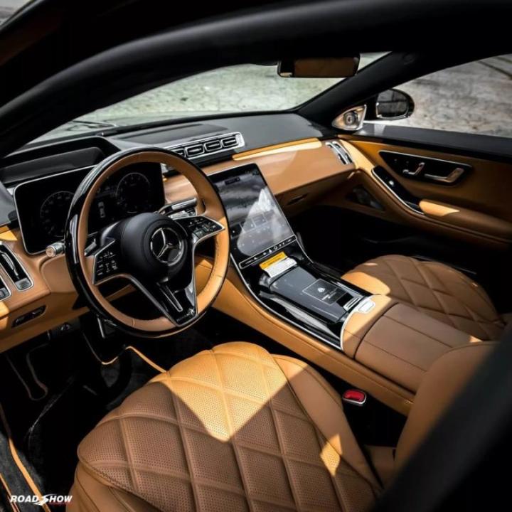 Mercedes впервые сотрудничал с Абло в 2021 году для создания специального исполнения Maybach. Это…
