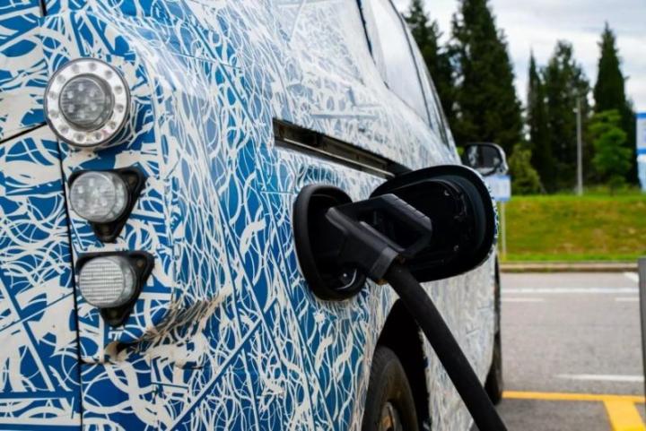 Хотя Mercedes не сообщает подробностей о новинке, он подтвердил, что два прототипа новой модели…