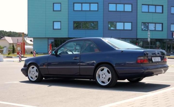 Выпускали Mercedes W124 в нескольких типах кузова. Базовым и самым популярным стал седан W124.…