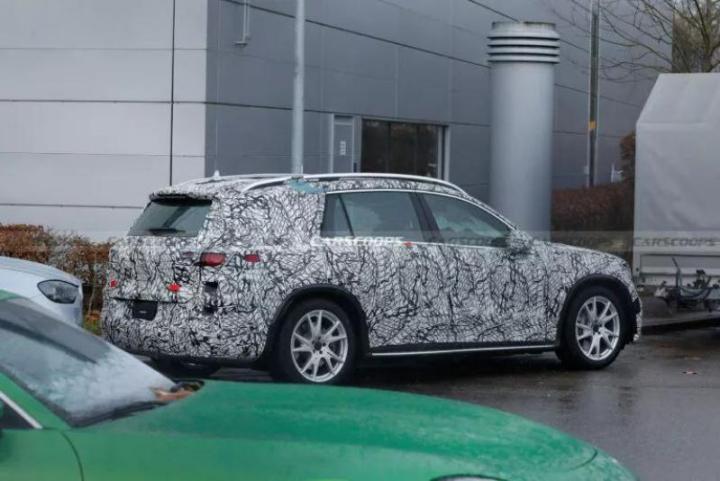 Когда Mercedes представил электрический GLC EQ на Мюнхенском автосалоне, многие думали, что это уже…