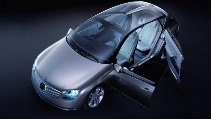 22 года назад Mercedes-Benz представил необычный минивэн F500 Mind, который сегодня никому и не…