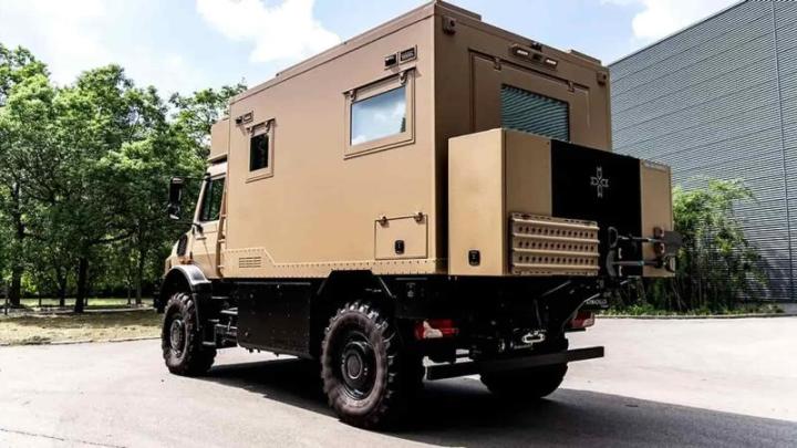 За наличие воды внутри отвечает гидравлическая система с 320-литровым баком и 60-литровым баком для…