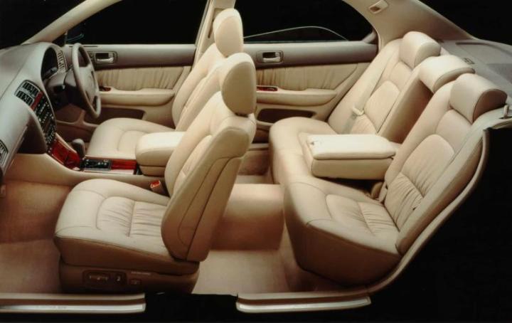 Интерьер Lexus LS400