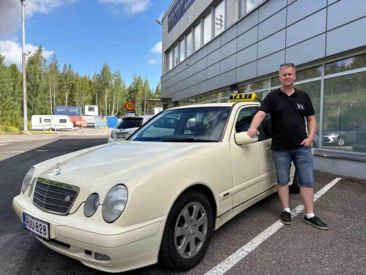 Mercedes-Benz E-Class 2002 года с пробегом 2,2 млн км и его владелец