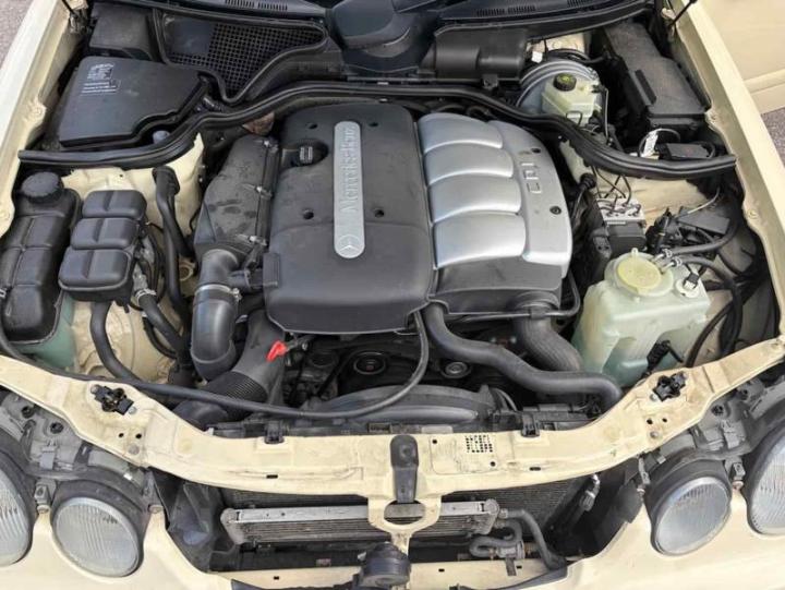По словам обладателя этого Mercedes, налоговый инспектор оштрафовал его на 1000 евро за скрутку…
