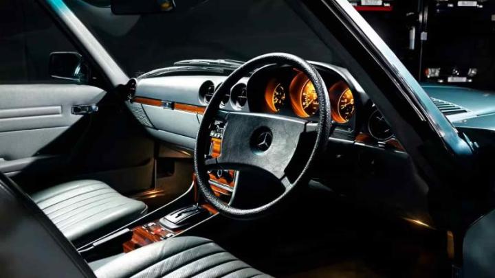 Интерьер Mercedes-Benz 500SL (R107) 1982 года