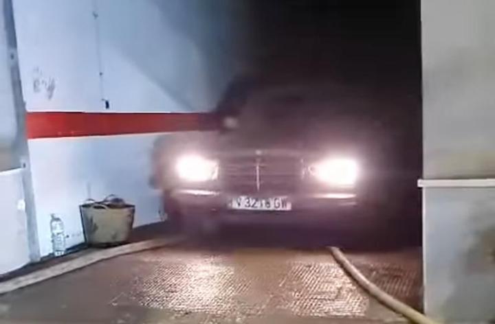 Mercedes W123 (300D)
