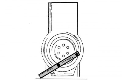 Figure 72. Securing the flywheel from turning
