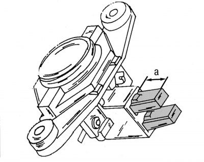Рис. 309. Замер длины щеток (а — не менее 5,0 мм)