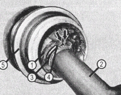 VN 4.047 1. Gömb alakú ököl; 2. Hajtótengely; 3. Gyöngy; 4. Rögzítőgyűrű; 5. Féltengelycsukló; A…