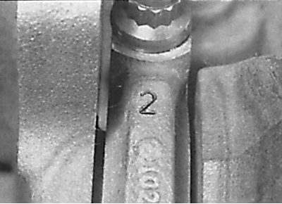 Location of identification mark on main bearing cap