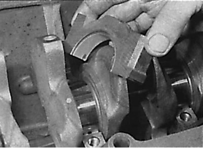 Removal the crankshaft main bearing cap
