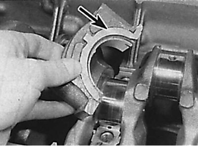 Removal the thrust half ring from the main bearing cap
