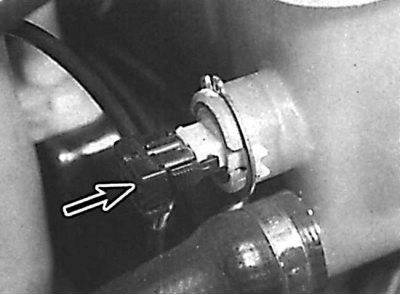 Location of the coolant level sensor on the expansion tank