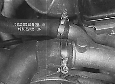 Fastening the lower radiator hose and the heater return hose to the water pump