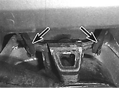 Location of rubber hangers for exhaust pipe mounting