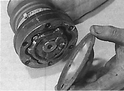 Removal the protective cover from the end of the inner CV joint