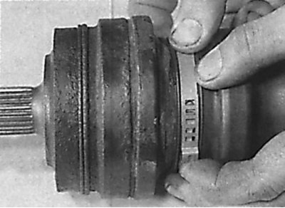 Installing the CV joint protective boot mounting clamp