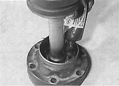Filling the internal cavities of the CV joint with lubricant
