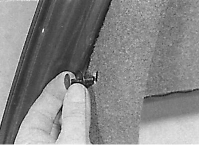 Removal the piston for fastening the interior trim of the trunk lid