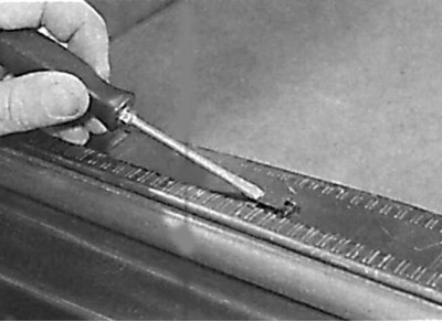Releasing the retaining clips securing the rear luggage compartment trim panel