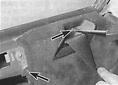 Location of the screws securing the front trim panel of the luggage compartment