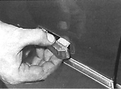Removal the side turn signal repeater from the wing
