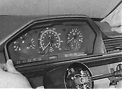 Removal the instrument cluster from the dashboard