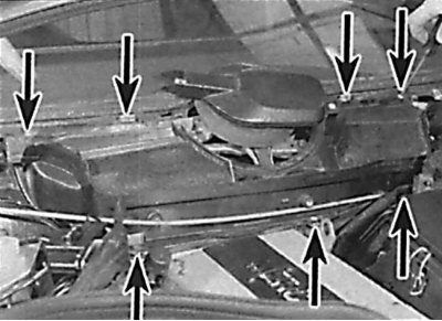 Location of the screws securing the central section of the heater fan casing