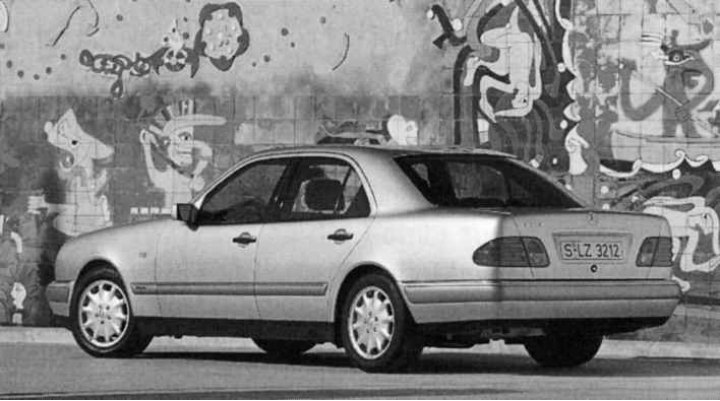 Мал. 1.2. Аўтамабіль Mercedes Е-класа (выгляд збоку)