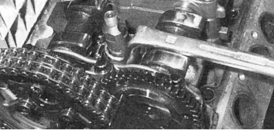 Fig. 4.21. Checking chain wear