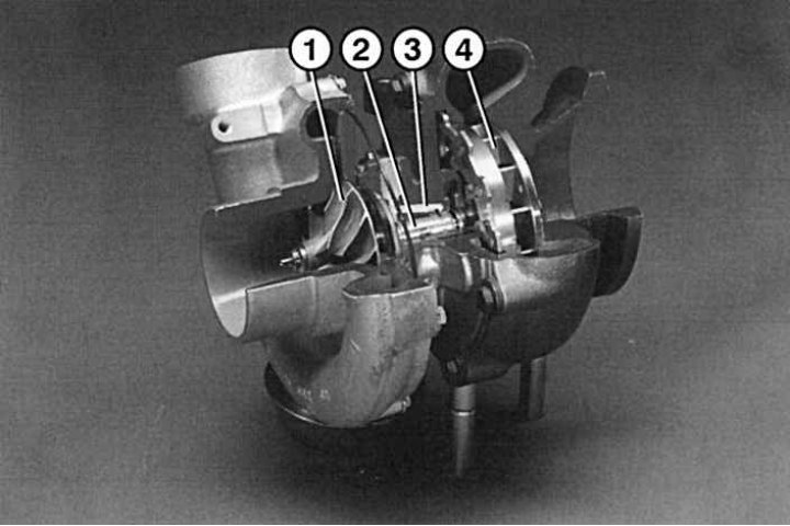 Rajz. 4.75. Turbófeltöltő keresztmetszete (290TD): 1 – turbina; 2 – tengely; 3 – olajcsatorna; 4 –…