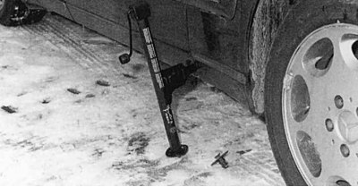 Fig. 7.32. Insert the jack into the eye as far as possible