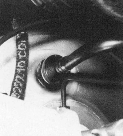 Rajz. 8.9. Ha a vákuumtömlő finom mozgatásakor levegő áramlik át, a nyomásfokozó gumitömítése…