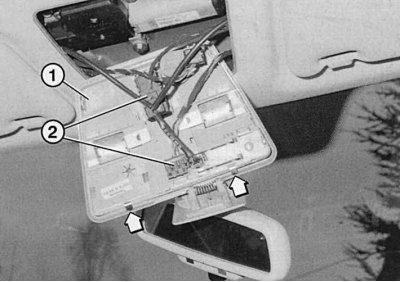 Рис. 10.18. При обратной установке корпус светильника (1) сначала вставьте со стороны ветрового…
