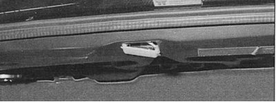 Fig. 10.22. Replacing the lamp in the trunk