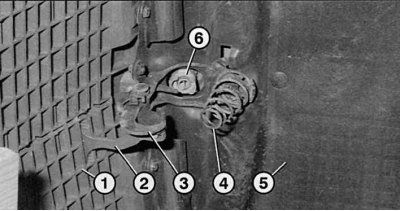 Fig. 11.5. Hood opening mechanism: 1 – radiator trim; 2 – opening lever; 3 – fixing hook; 4 – hood…