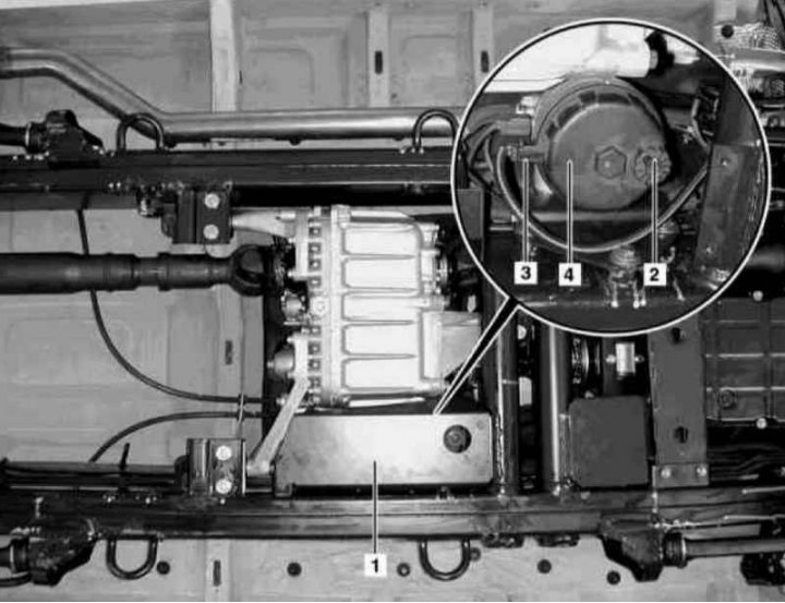 Детали установки предварительного топливного фильтра (дизельные модели)