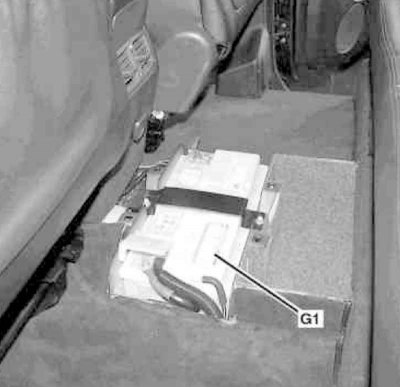 Схема кріплення акумуляторної батареї (G 1)