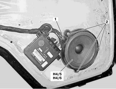 Дэталі ўстаноўкі гучнагаварыцеля задняй дзверы