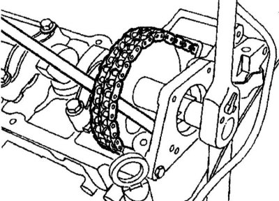 7. Loosen the camshaft sprocket mounting bolt, holding the camshaft with a metal rod.