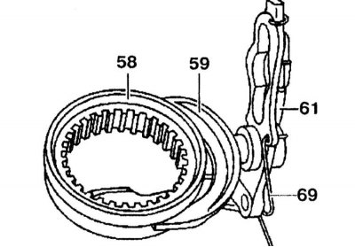 2. Снимите рычаг (61), вилку (59) и муфту (58). Извлеките муфту (58), вилку (59) из рычага (61) и…