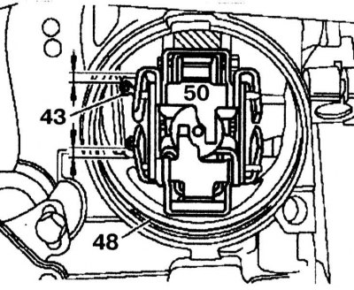 9. Insert the pliers, squeeze the retaining ring (43) and remove the regulator (50).