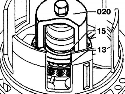 4. Remove the puller (020).