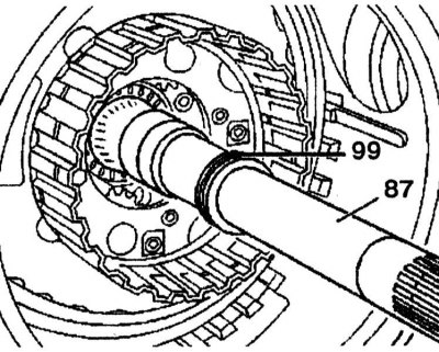 4. Вышмаруйце пазу на вядучым вале (67). Усталюйце змазанае кольца (9).