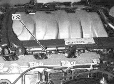 Інжектори палива (бічні сторони двигуна)