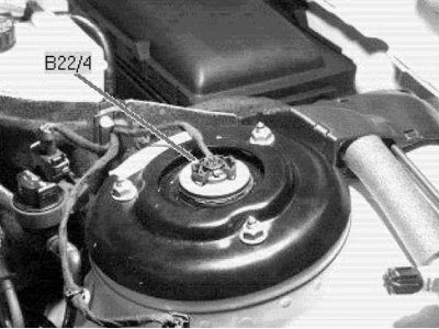 Датчик B22/4 хода штока левого переднего амортизатора (на куполе стойки)