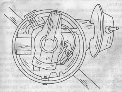 Fig. 157. Marks on the rotor and distributor housing.