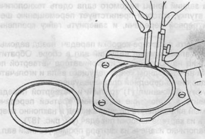 Мал. 188. Вымярэнне восевага зазору кіраванага вала.